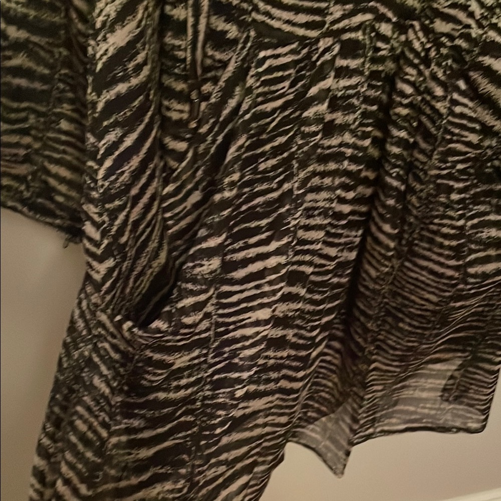 Chic Print Tunic - Picture 3 of 3